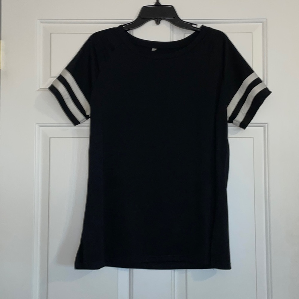 Women’s Black T-Shirt Size Large